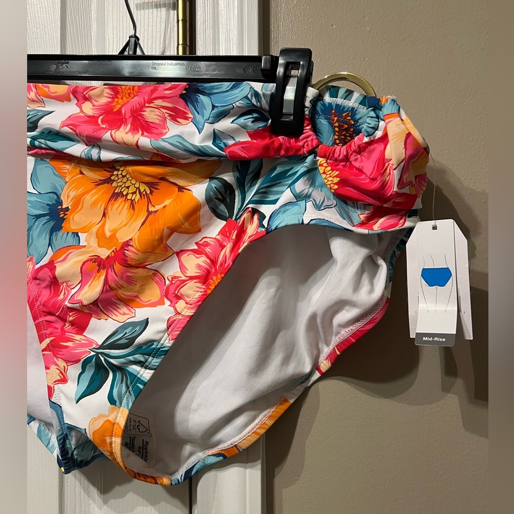 ⭐️NEW WITH TAGS⭐️ women’s plus size swimsuit bottoms size 2X - Picture 2 of 7